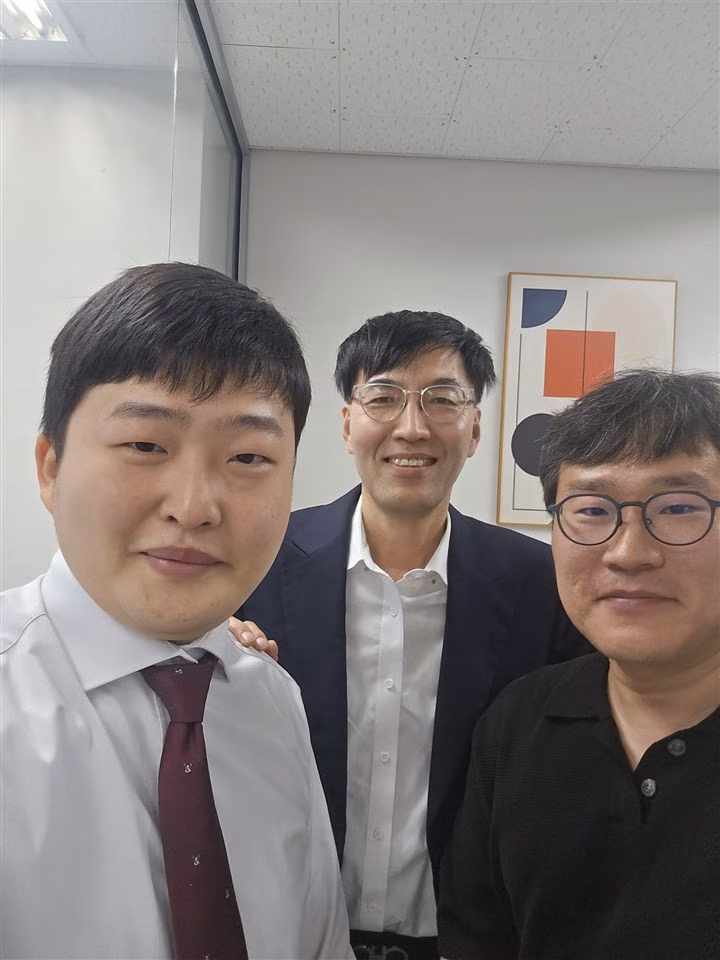 Erinnerungsfoto beim Besuch von Knobbe-Martens-Partner Heungsoo Choi bei Pine IP Firm